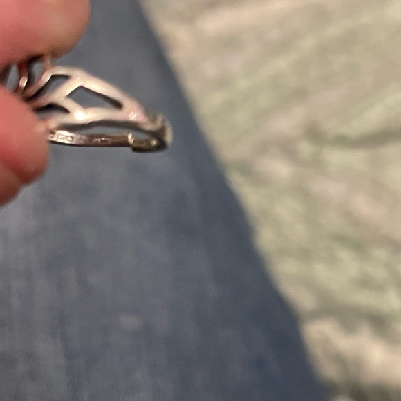 Sterling silver lotus ring - Picture 2 of 4